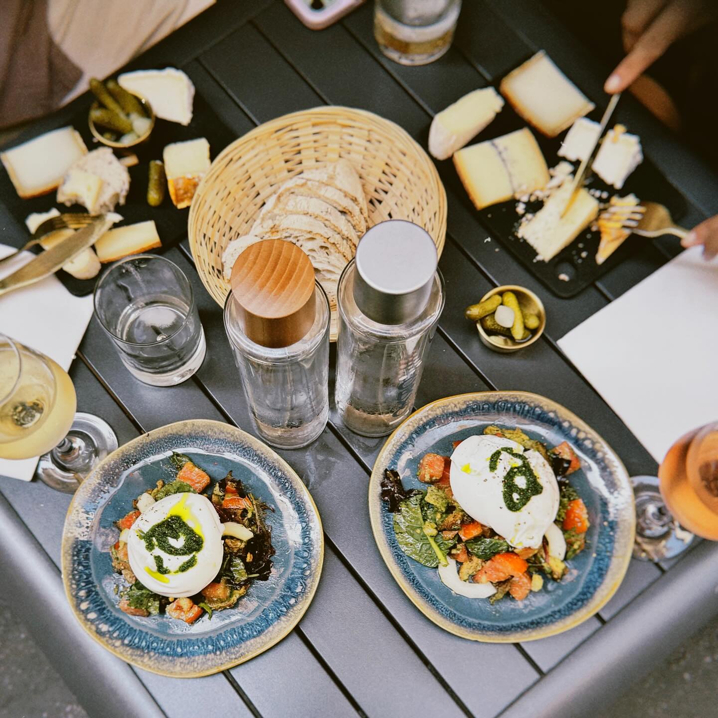 Burrata et tomates, cuisine de marché servie au Bistrot du Fromager à Nice